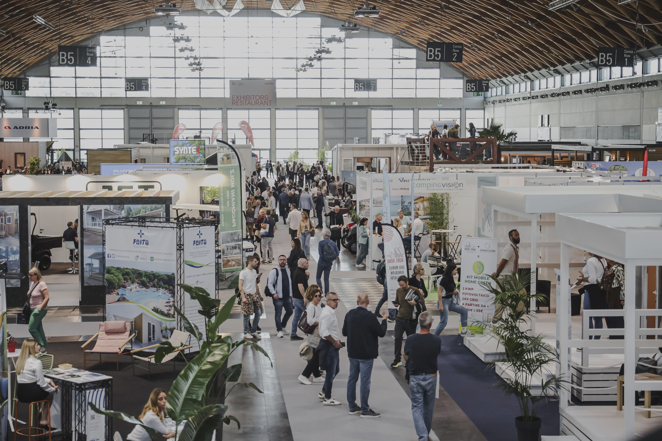 InOut | The Hospitality Community