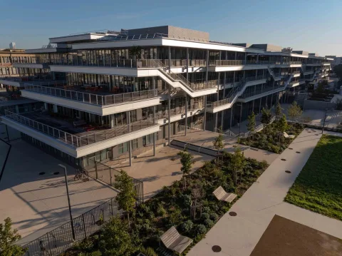 Emlyon Business School product image 2