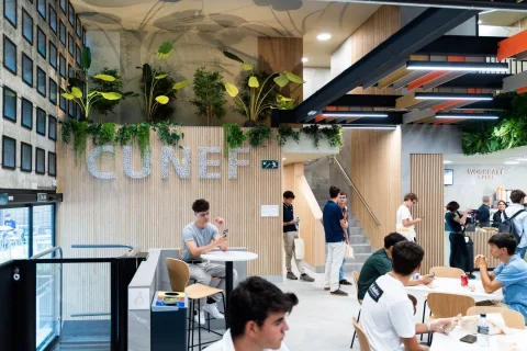 CUNEF Universidad product image 3