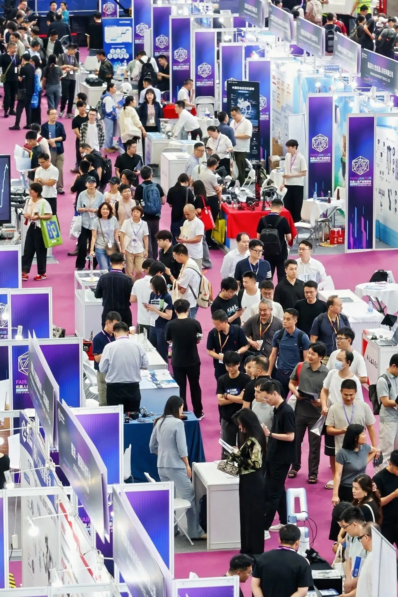 Fair of AI and Robotics, plus 图片 2